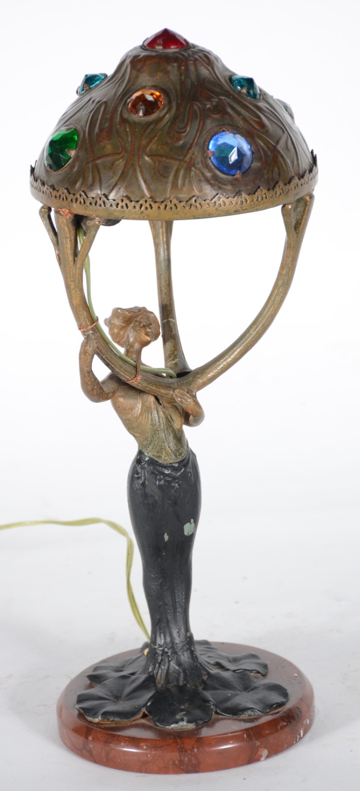 Luminária estilo Art Noveau de metal representando figura feminina... - foto 1 de 5