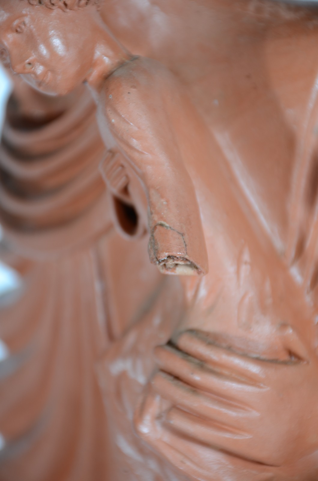 Arte popular - Escultura em barro cozido representando Nossa Senhora... - foto 7 de 10