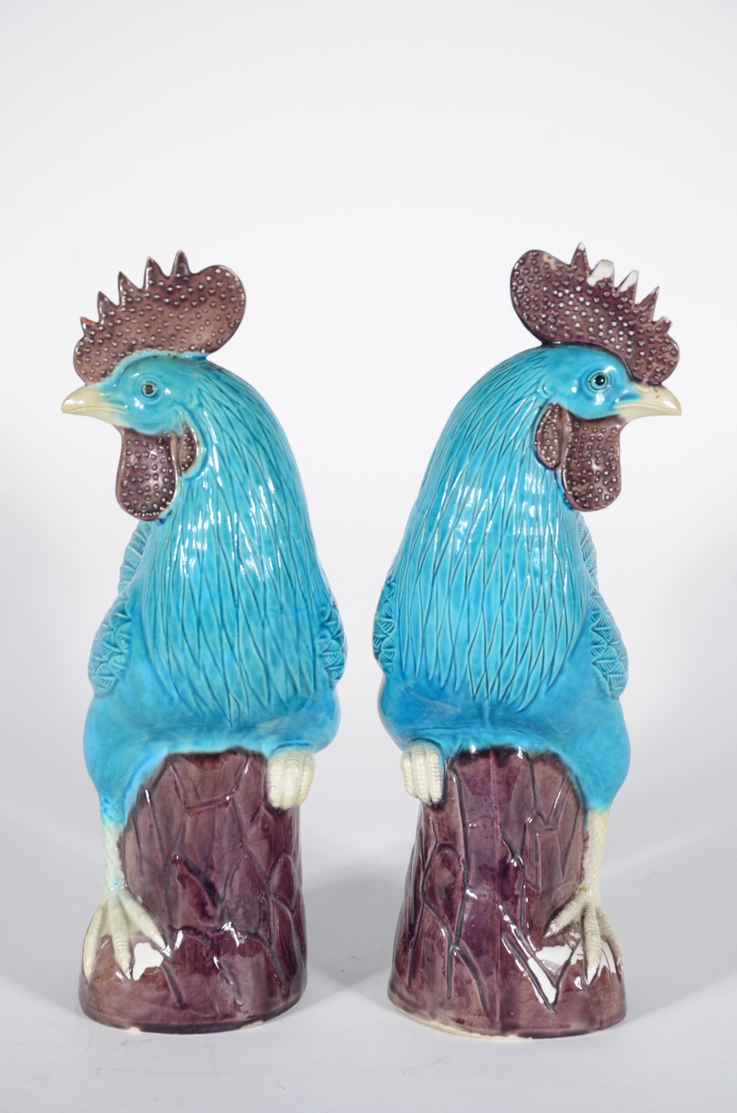 Par de galos de porcelana oriental azul turquesa. Pequenos lascados... - foto 2 de 8