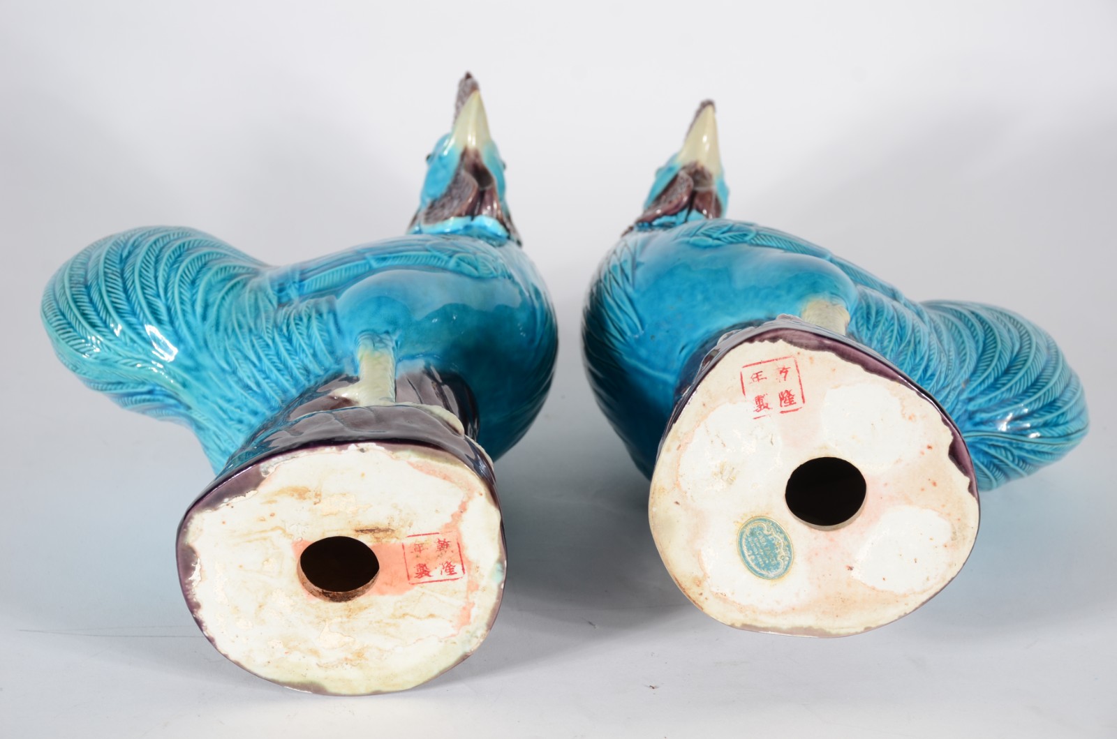 Par de galos de porcelana oriental azul turquesa. Pequenos lascados... - foto 6 de 8