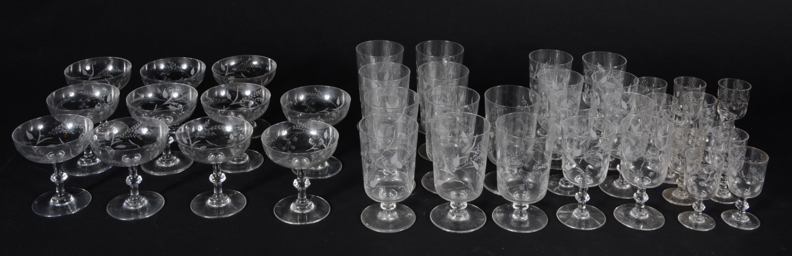 Serviço de cristal, composto de: 11 taças para champagne, 10 para... - foto 1 de 2