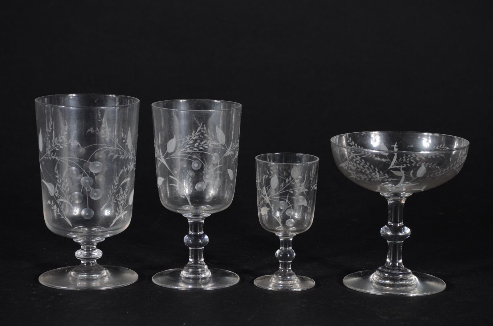 Serviço de cristal, composto de: 11 taças para champagne, 10 para... - foto 2 de 2