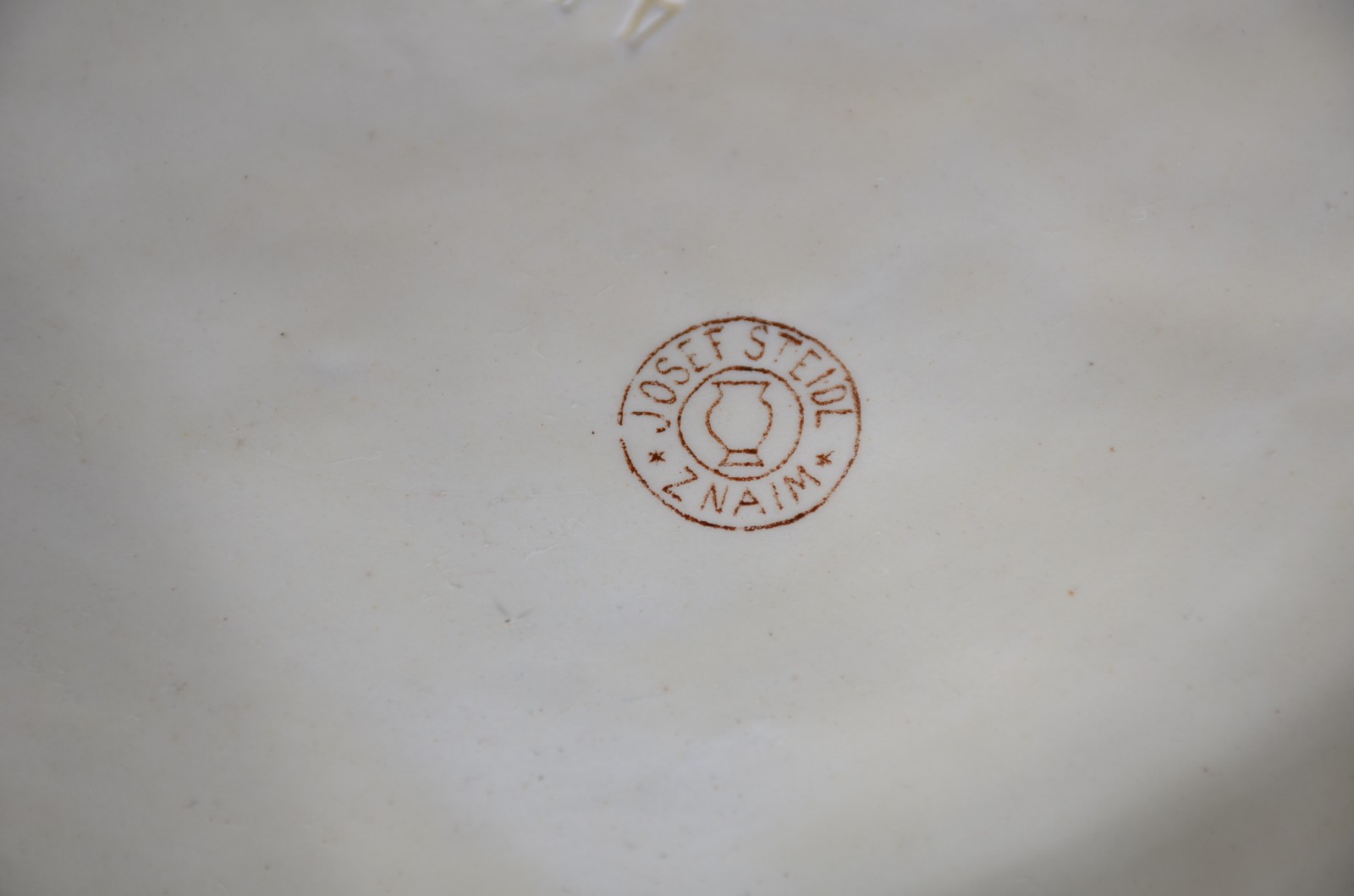 Par de medalhões de cerâmica austríaca majolica - Josef Steidl... - foto 5 de 6