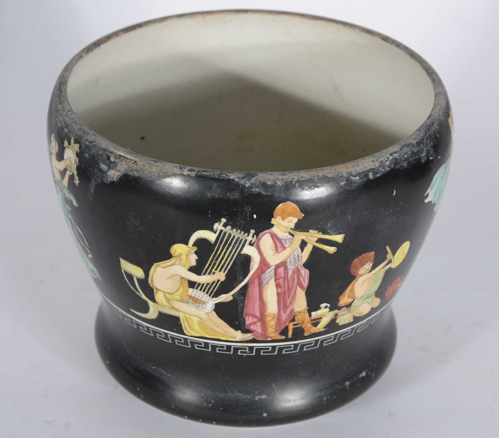 Cachepot de porcelana inglesa preta com figuras de musicistas em... - foto 2 de 3