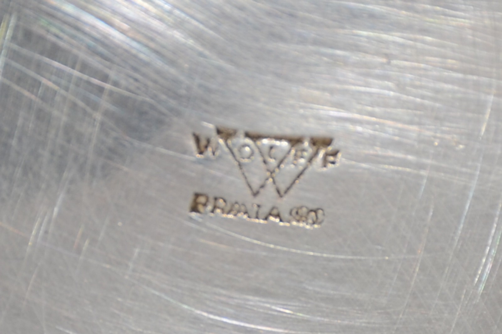 Diversas peças de metal prateado, sendo: 3 jarras para água; porta... - foto 8 de 8