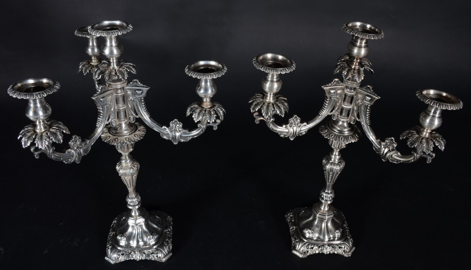 Par de candelabros de prata contrastada para 4 velas cada, decorados... - foto 3 de 9