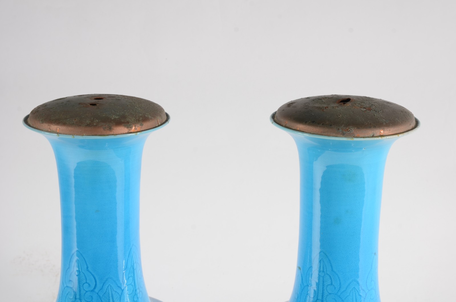 Par de vasos de porcelana chinesa azul turquesa, marcas na base... - foto 3 de 5