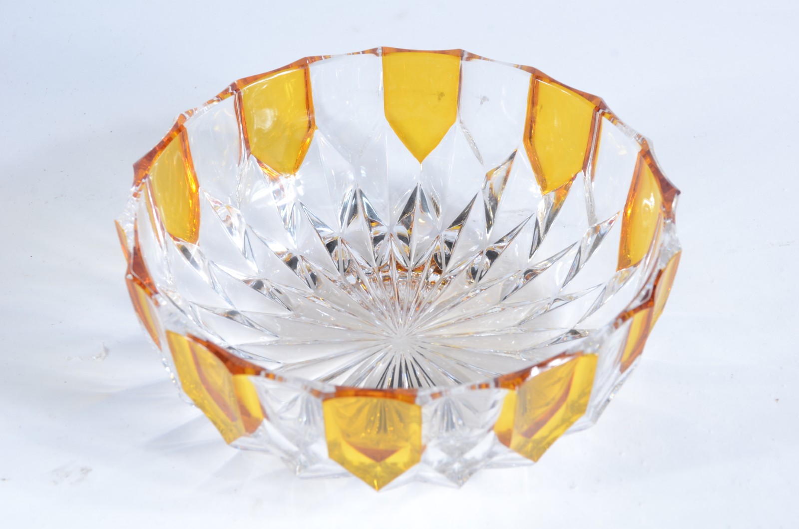 Diversas peças, sendo: duas saladeiras de cristal doublé âmbar; 6... - foto 4 de 4