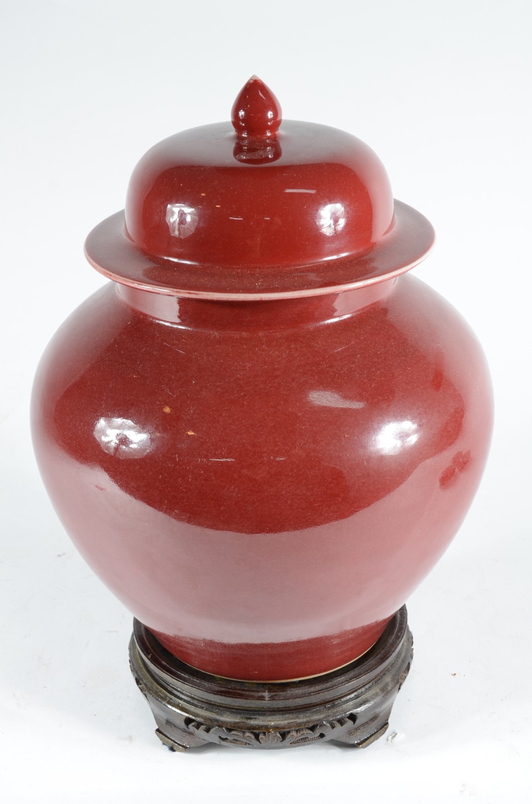 Potiche de porcelana chinesa "sangue de boi", base de madeira. - foto 2 de 4