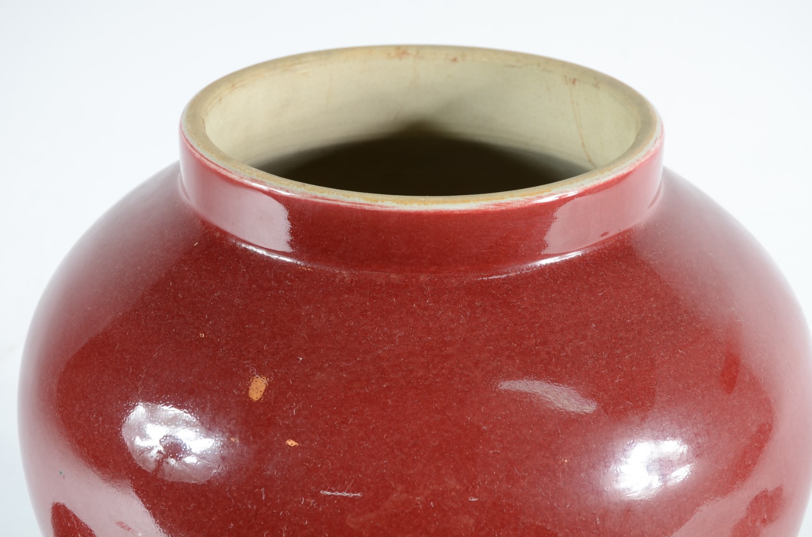Potiche de porcelana chinesa "sangue de boi", base de madeira. - foto 3 de 4