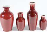 Quatro pequenos vasos de porcelana chinesa "san... - Quatro pequenos vasos de porcelana chinesa "sangue de boi".