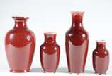 Quatro pequenos vasos de porcelana chinesa "san... - Quatro pequenos vasos de porcelana chinesa "sangue de boi".