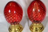 Ravagnani (1962),  - 
Par de pinhas de vidro vermelho com pó de ouro , bases de metal dourado. Assinadas.

 