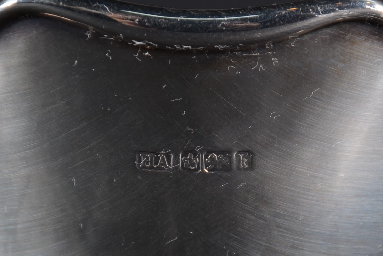 Bowl de prata inglesa, contrastada, borda recortada. Peso da prata... - foto 4 de 4
