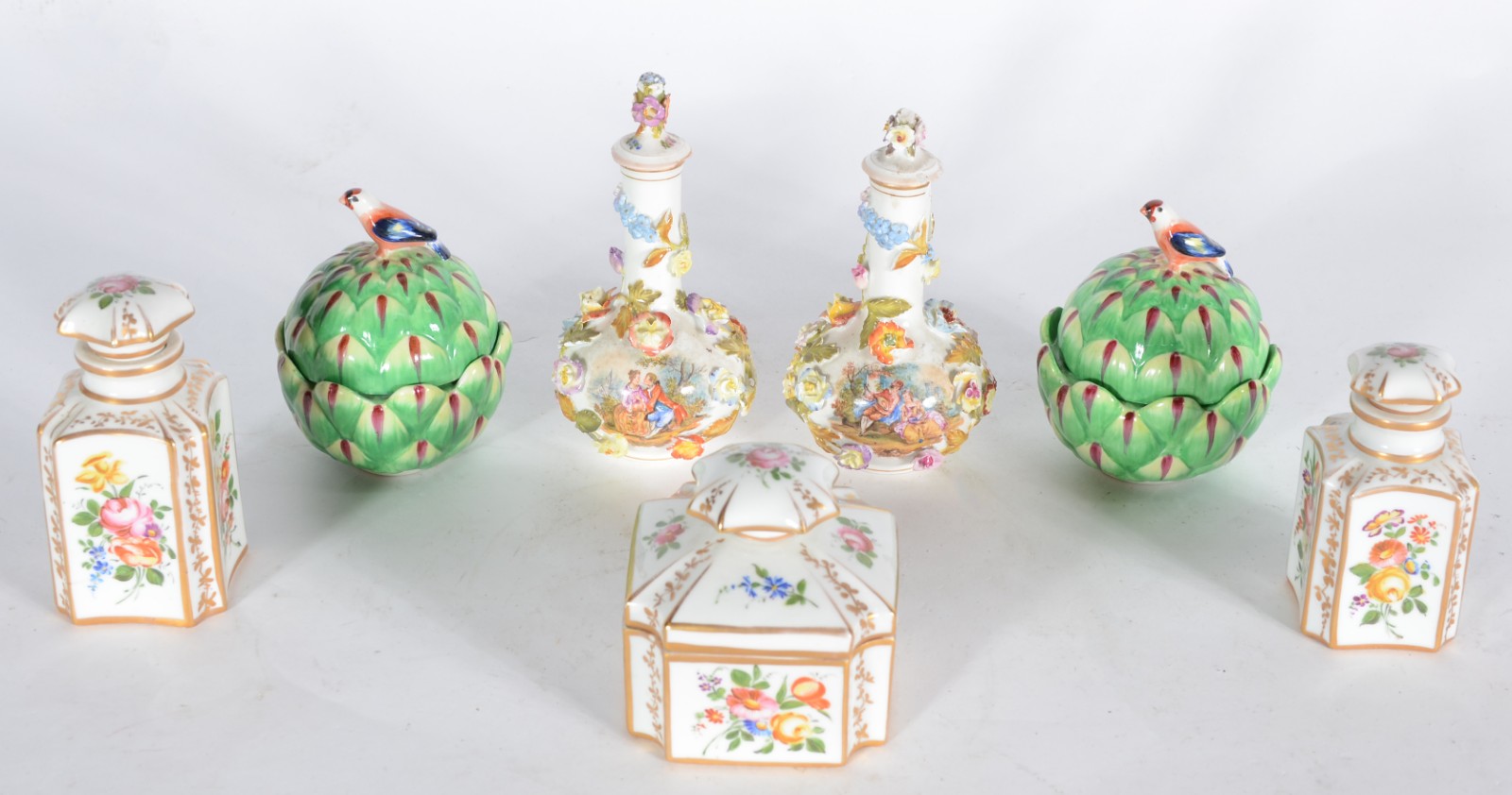 Sete peças de porcelana de diversas procedências, sendo par de... - foto 1 de 11