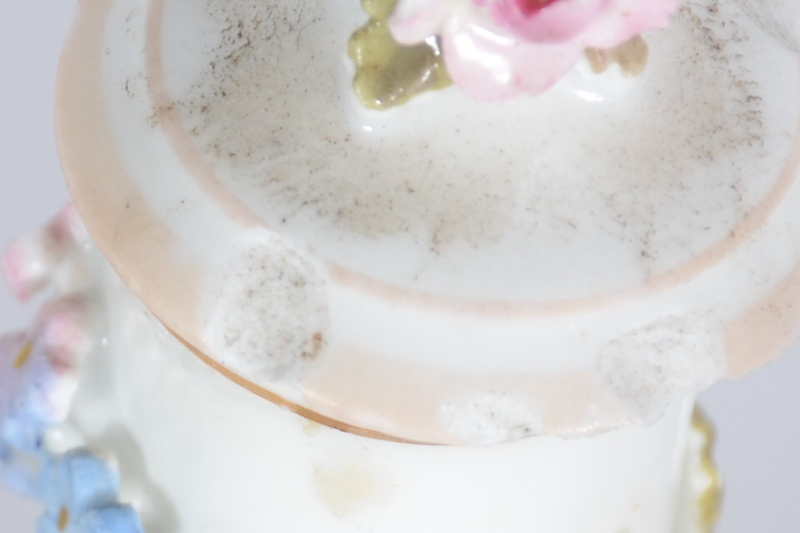 Sete peças de porcelana de diversas procedências, sendo par de... - foto 11 de 11