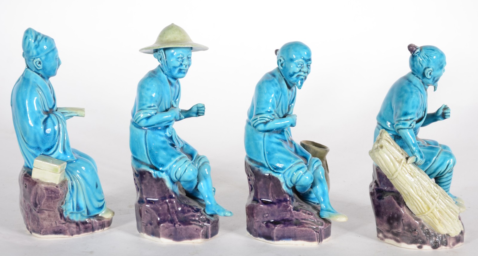 Quatro figuras típicas de porcelana oriental azul turquesa. Um deles... - foto 2 de 7
