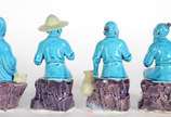Quatro figuras típicas de porcelana oriental az... - Quatro figuras típicas de porcelana oriental azul turquesa. Um deles com cesto restaurado.