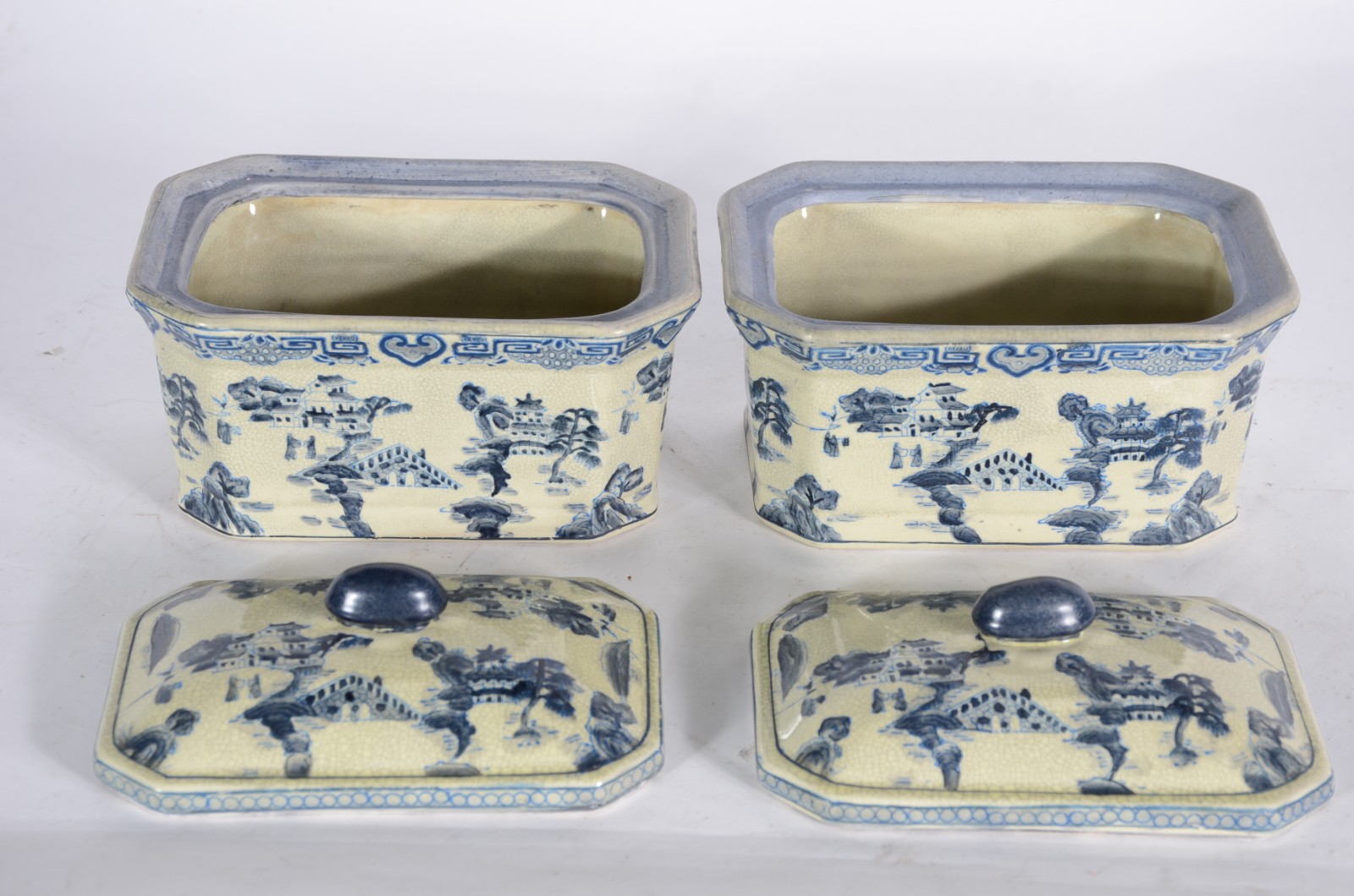 Par de caixas de porcelana oriental azul e branco. - foto 2 de 4