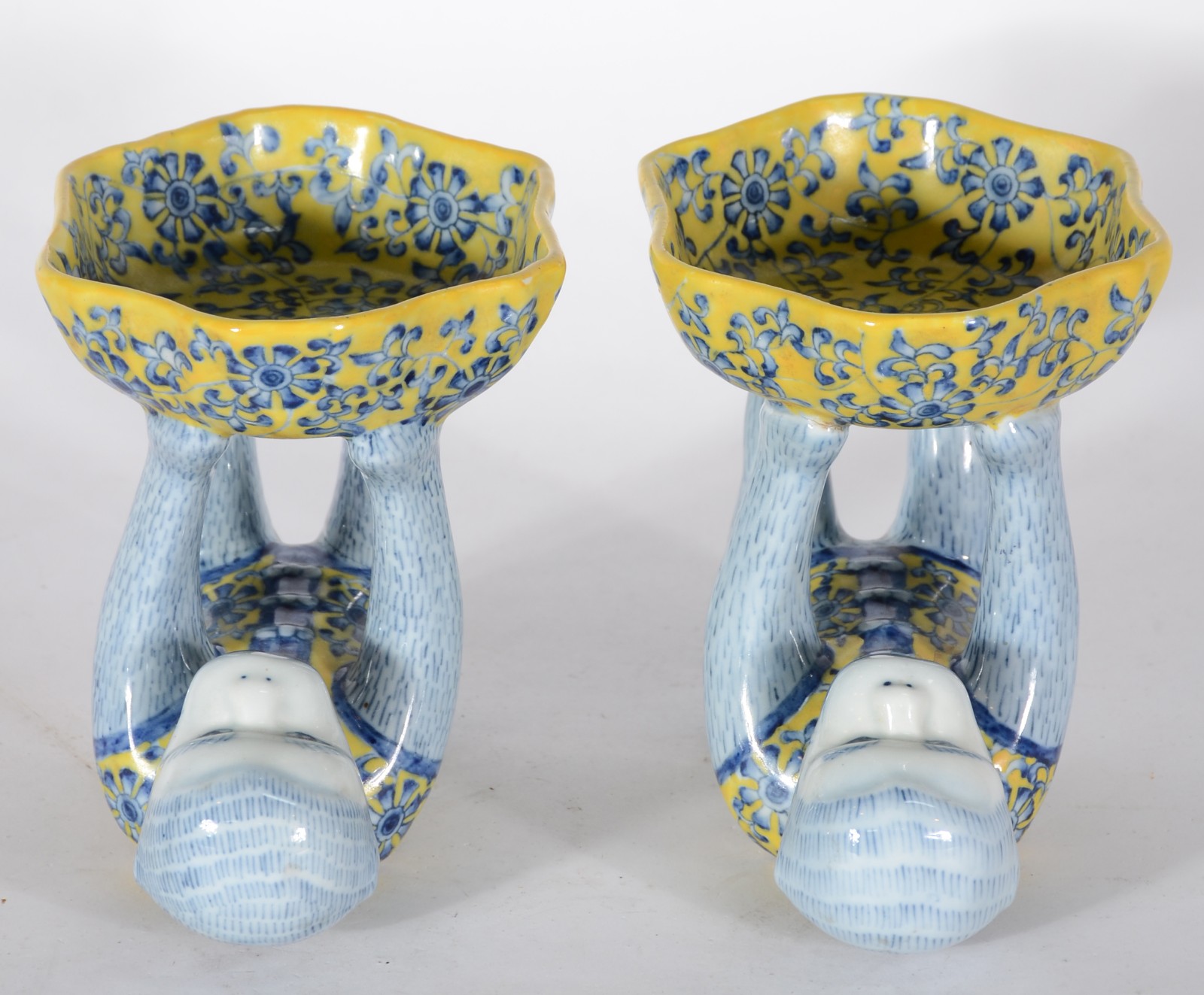Par de fruteiras de porcelana chinesa policromada representando... - foto 2 de 5