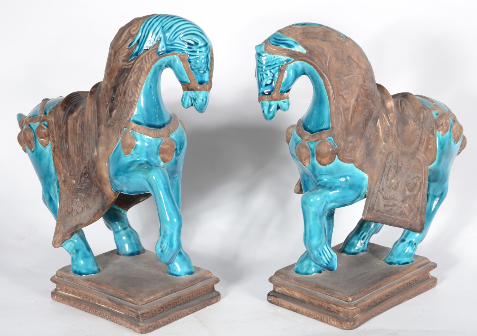 Par de cavalos de porcelana azul turquesa, estilo oriental. - foto 1 de 6