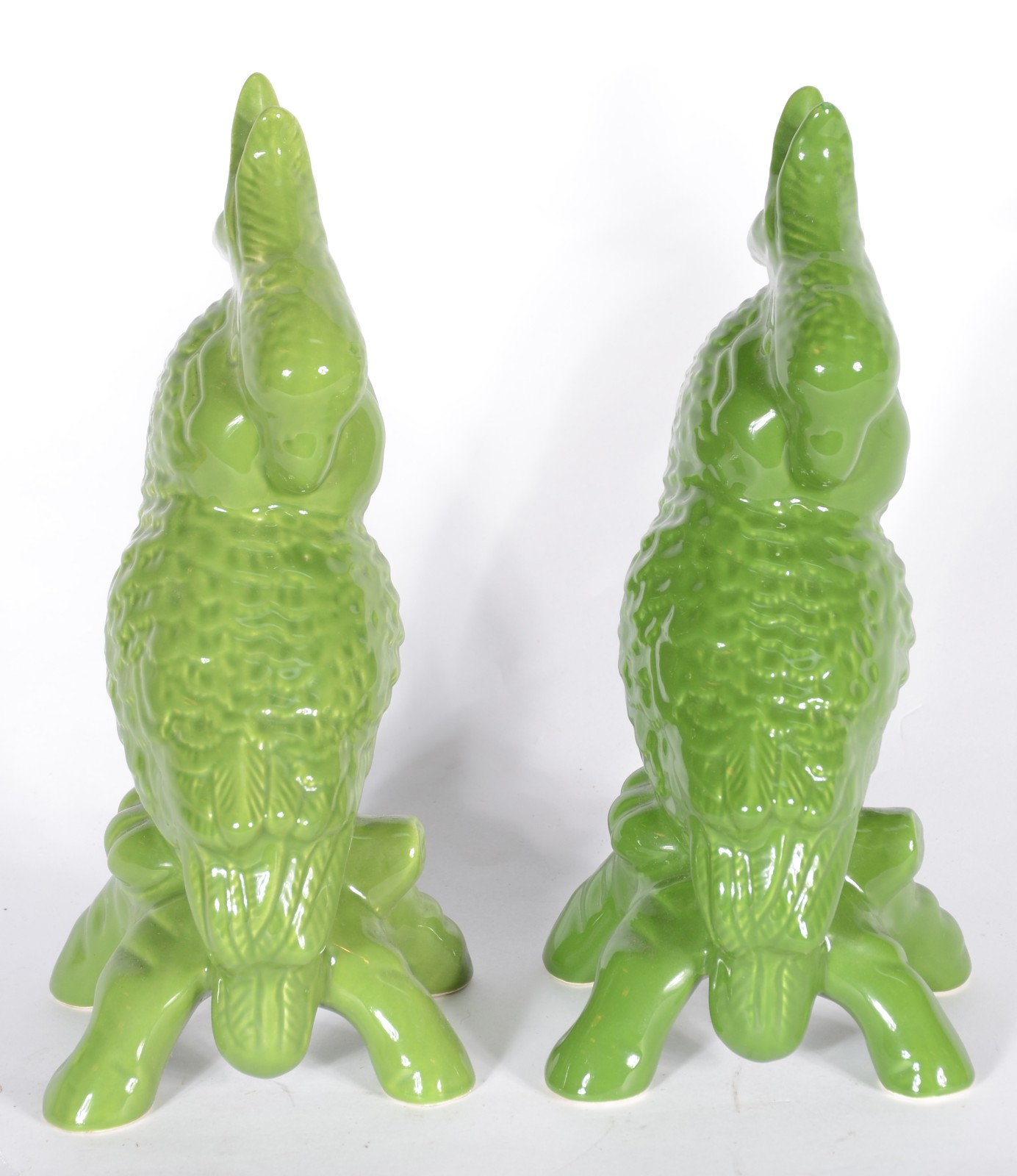 Par de esculturas de cerâmica representando cacatuas na cor verde. - foto 2 de 7