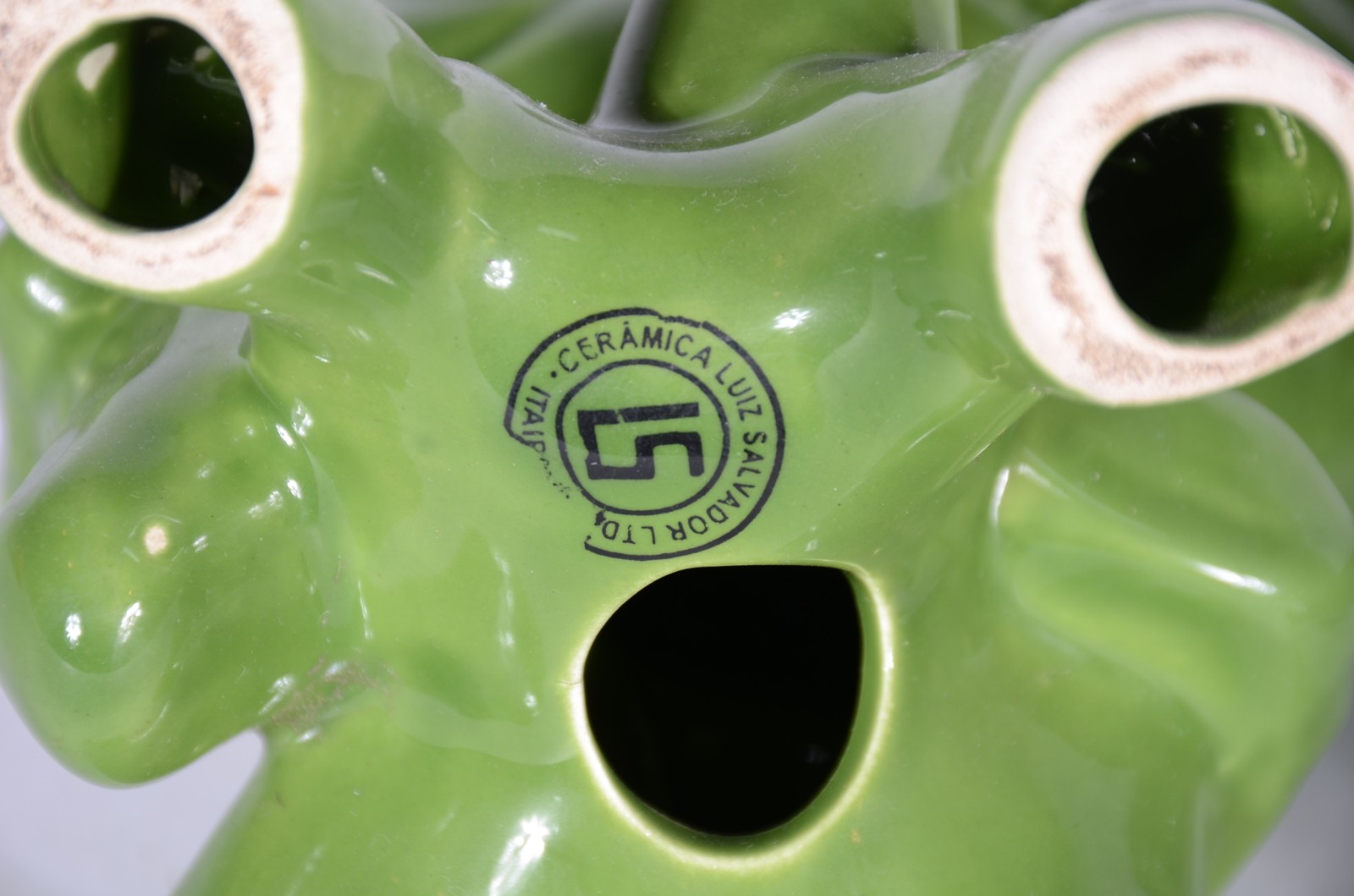Par de esculturas de cerâmica representando cacatuas na cor verde. - foto 7 de 7