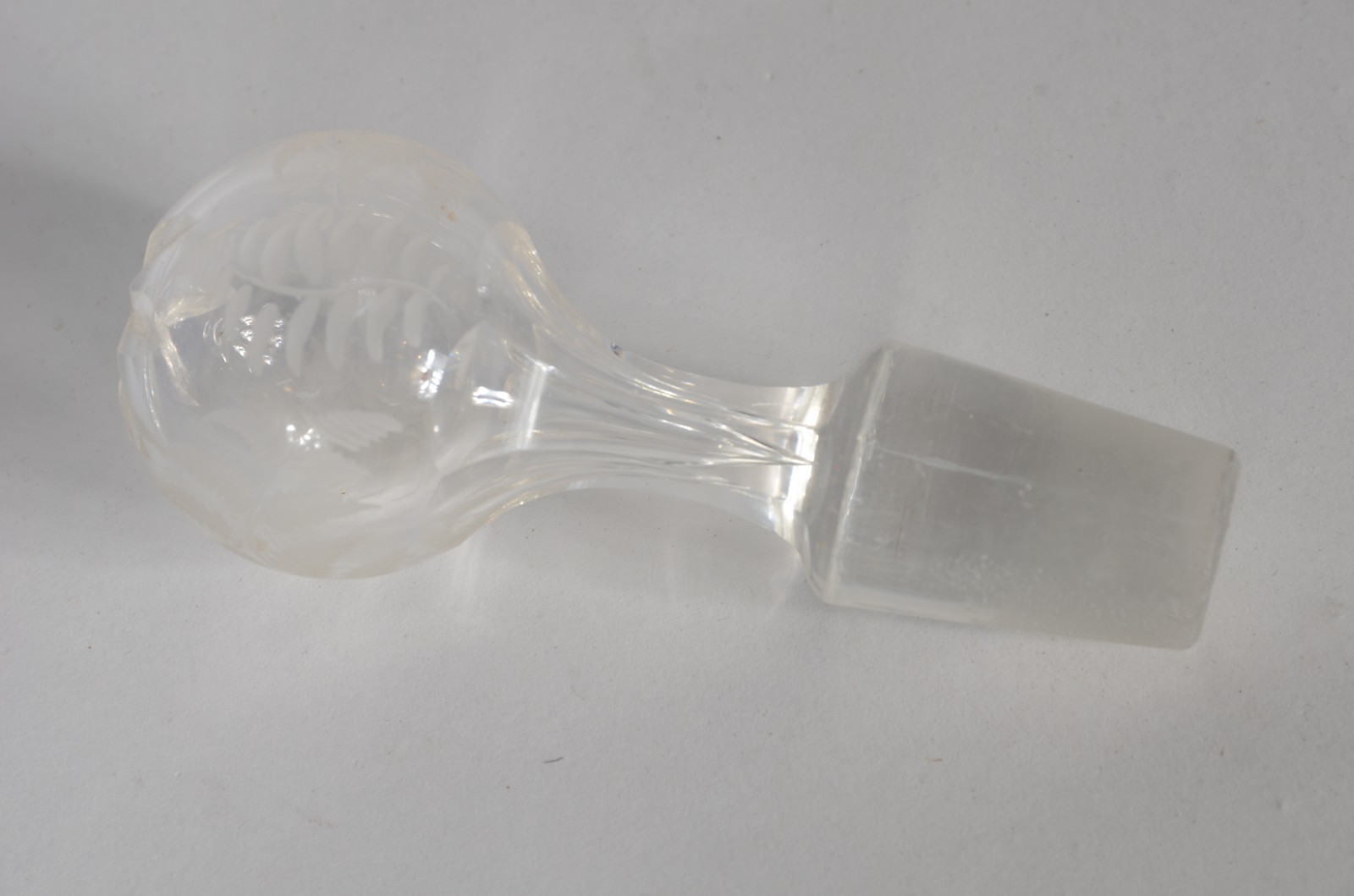 Garrafa de cristal europeu doublé azul lapidado. - foto 5 de 5