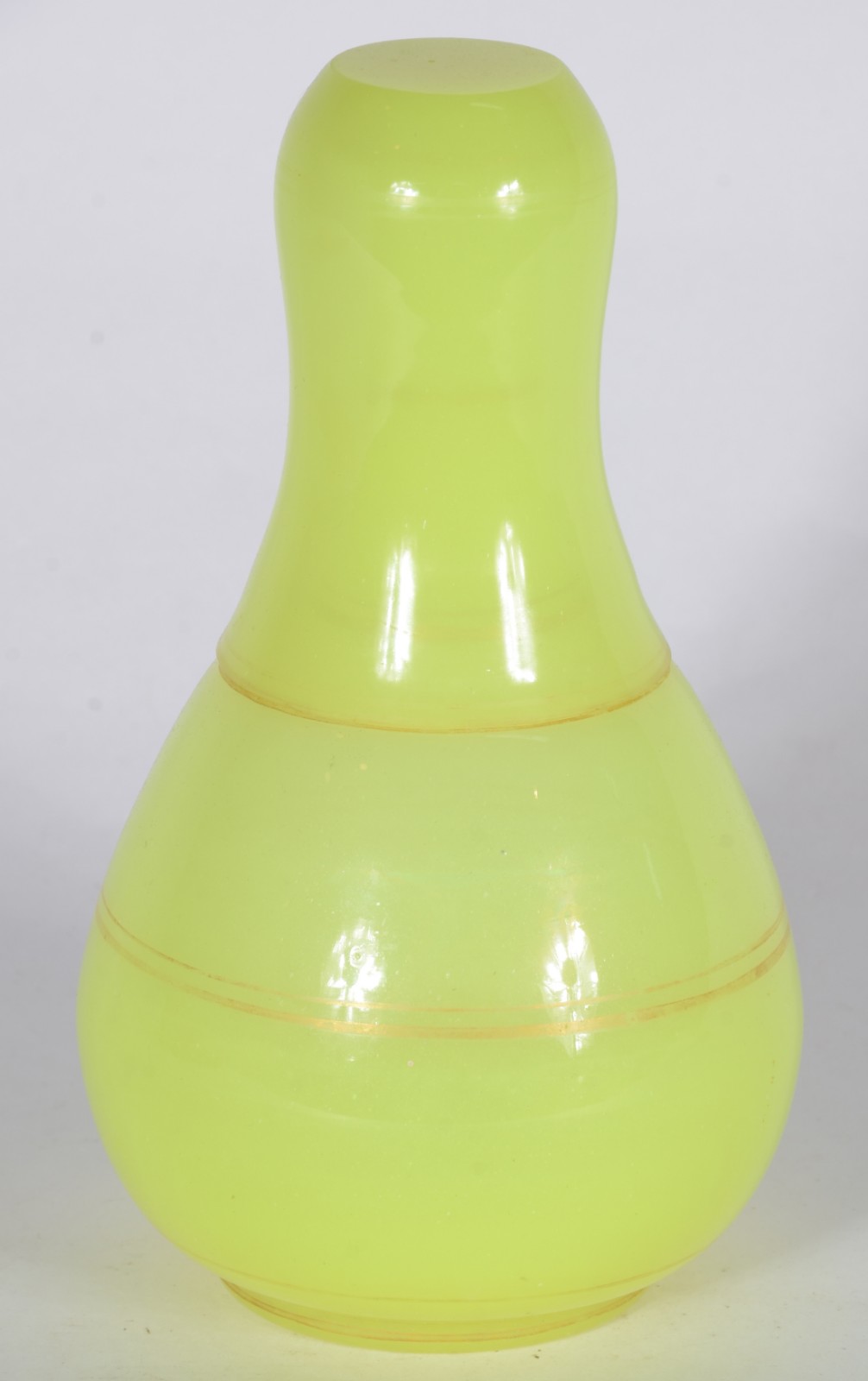 Verre d'eau de opalina francesa verde com frisos dourados. - foto 1 de 4