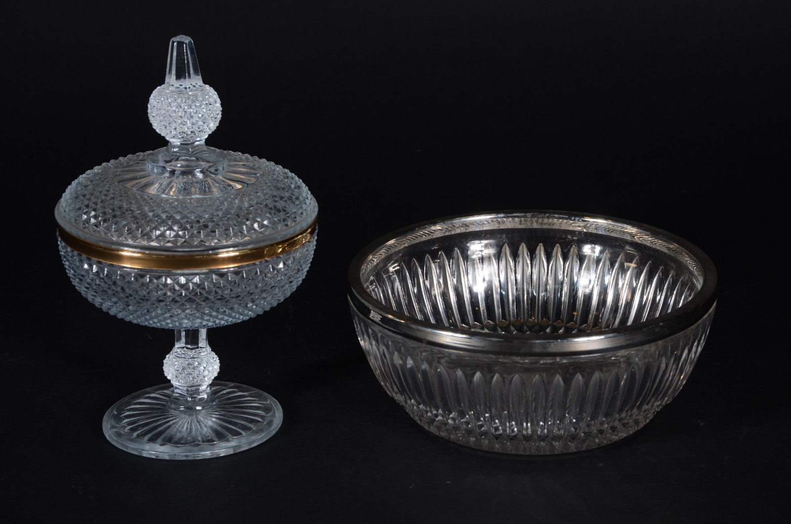 Duas peças de cristal lapidado, sendo: fruteira com borda de metal... - foto 1 de 4