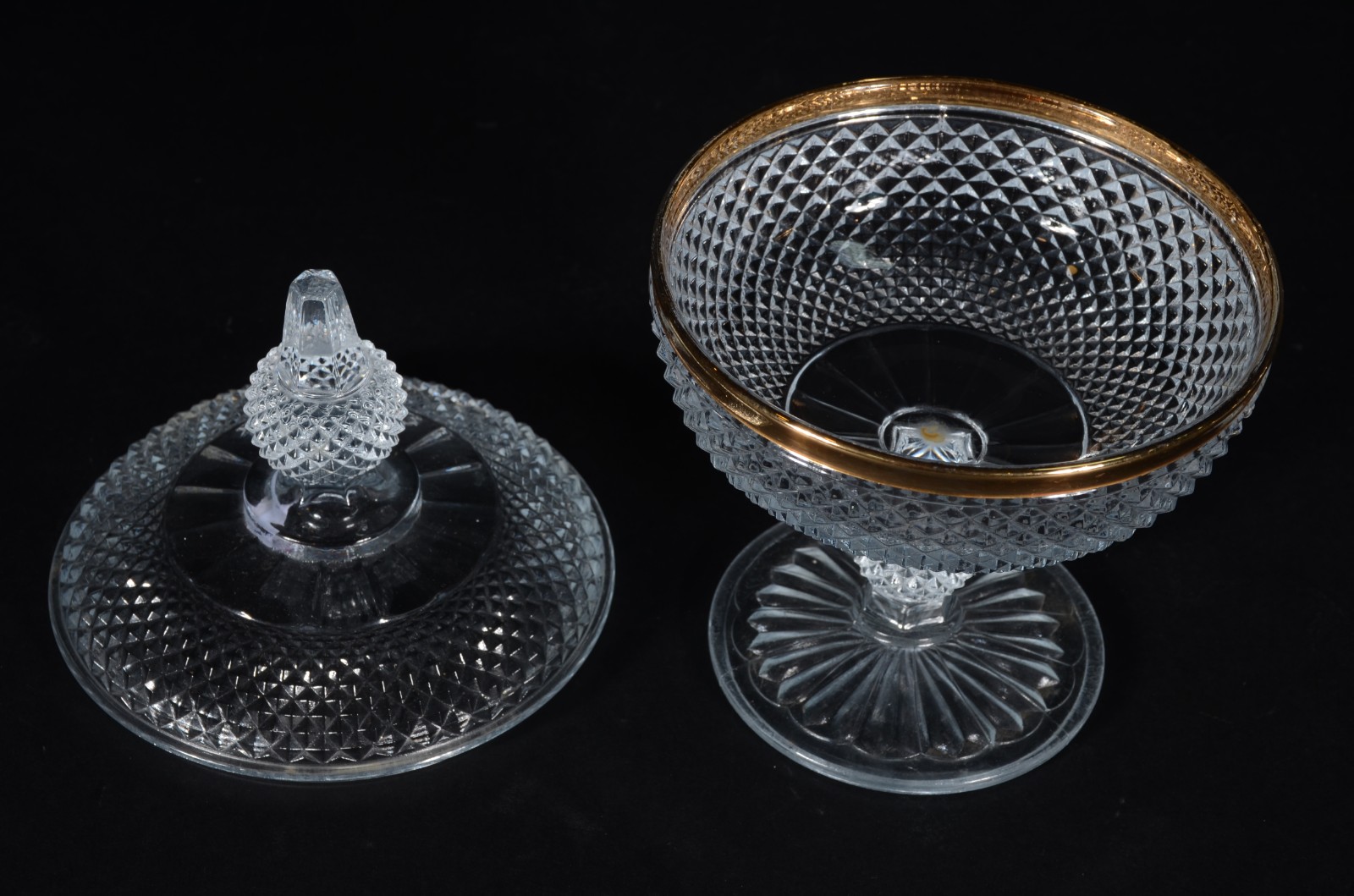 Duas peças de cristal lapidado, sendo: fruteira com borda de metal... - foto 3 de 4