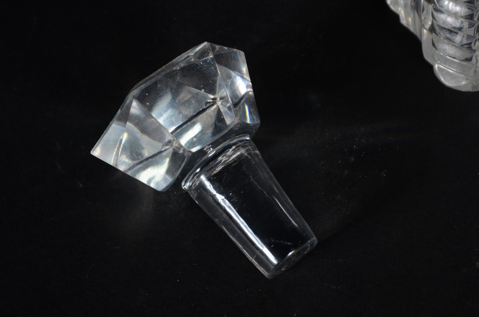 Conjunto de licoreira e 5 copinhos de cristal lapidado. - foto 4 de 5