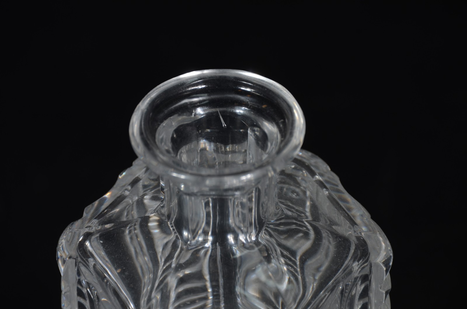 Conjunto de licoreira e 5 copinhos de cristal lapidado. - foto 5 de 5