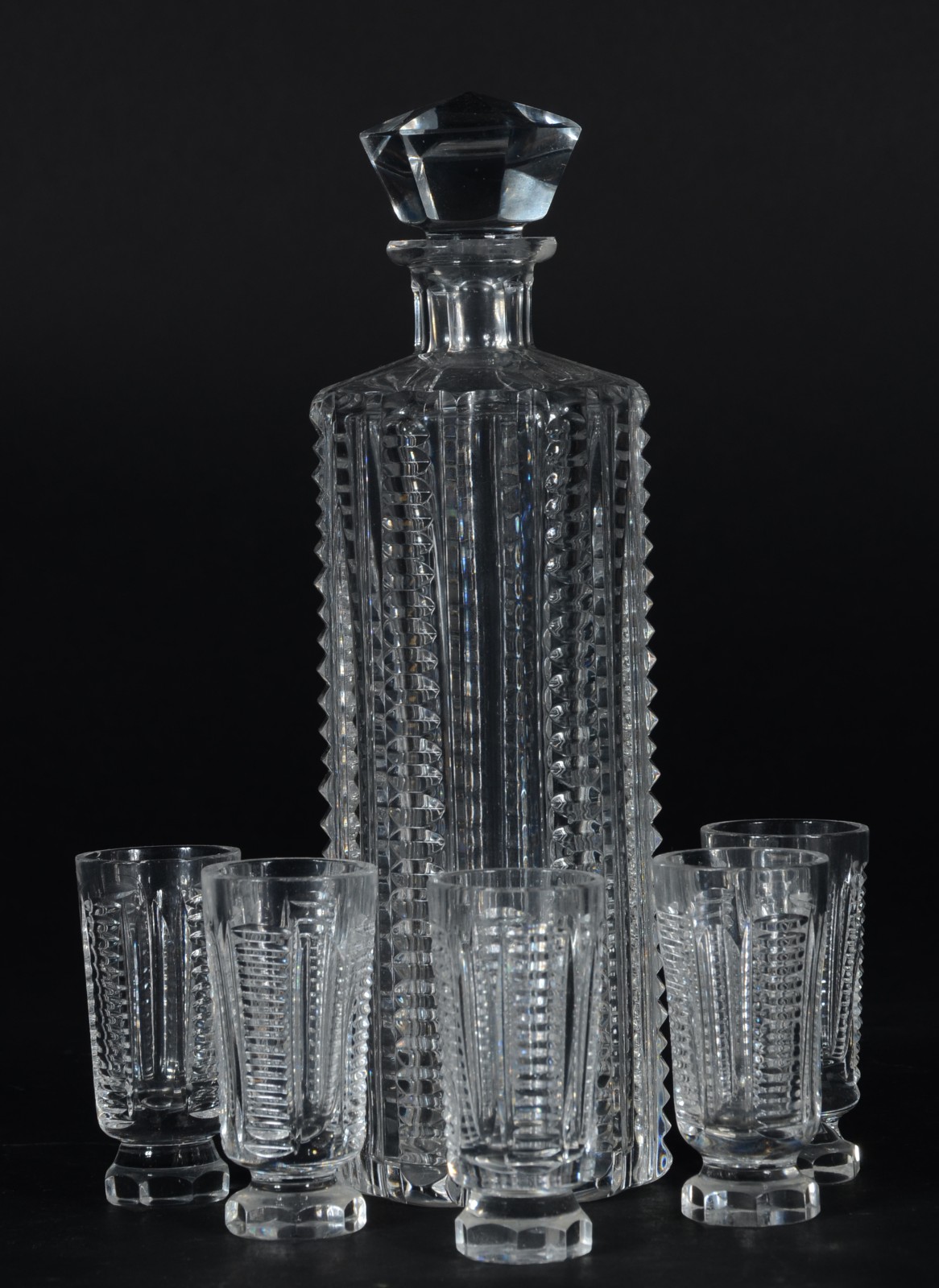 Conjunto de licoreira e 5 copinhos de cristal lapidado. - foto 1 de 5