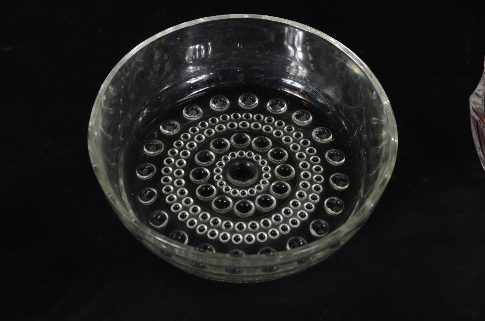 Seis peças de cristal/ vidro, sendo dois pratos e quatro bowls. - foto 6 de 7