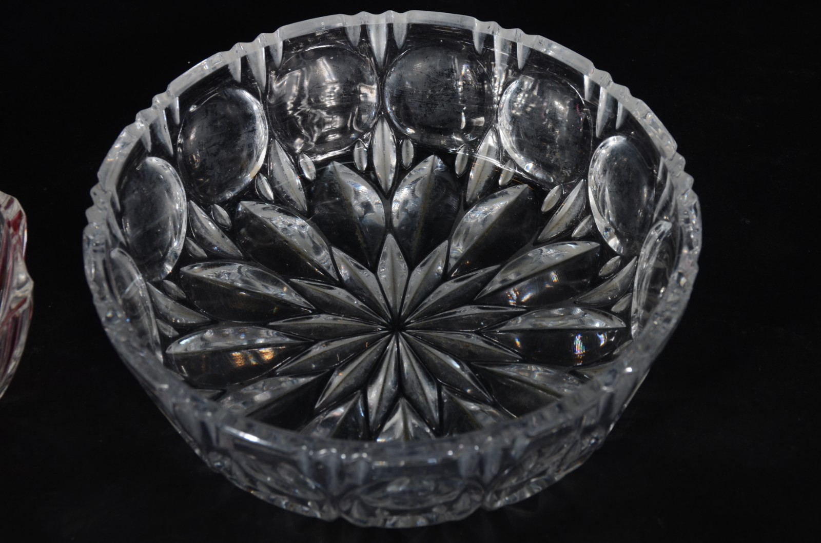 Seis peças de cristal/ vidro, sendo dois pratos e quatro bowls. - foto 7 de 7