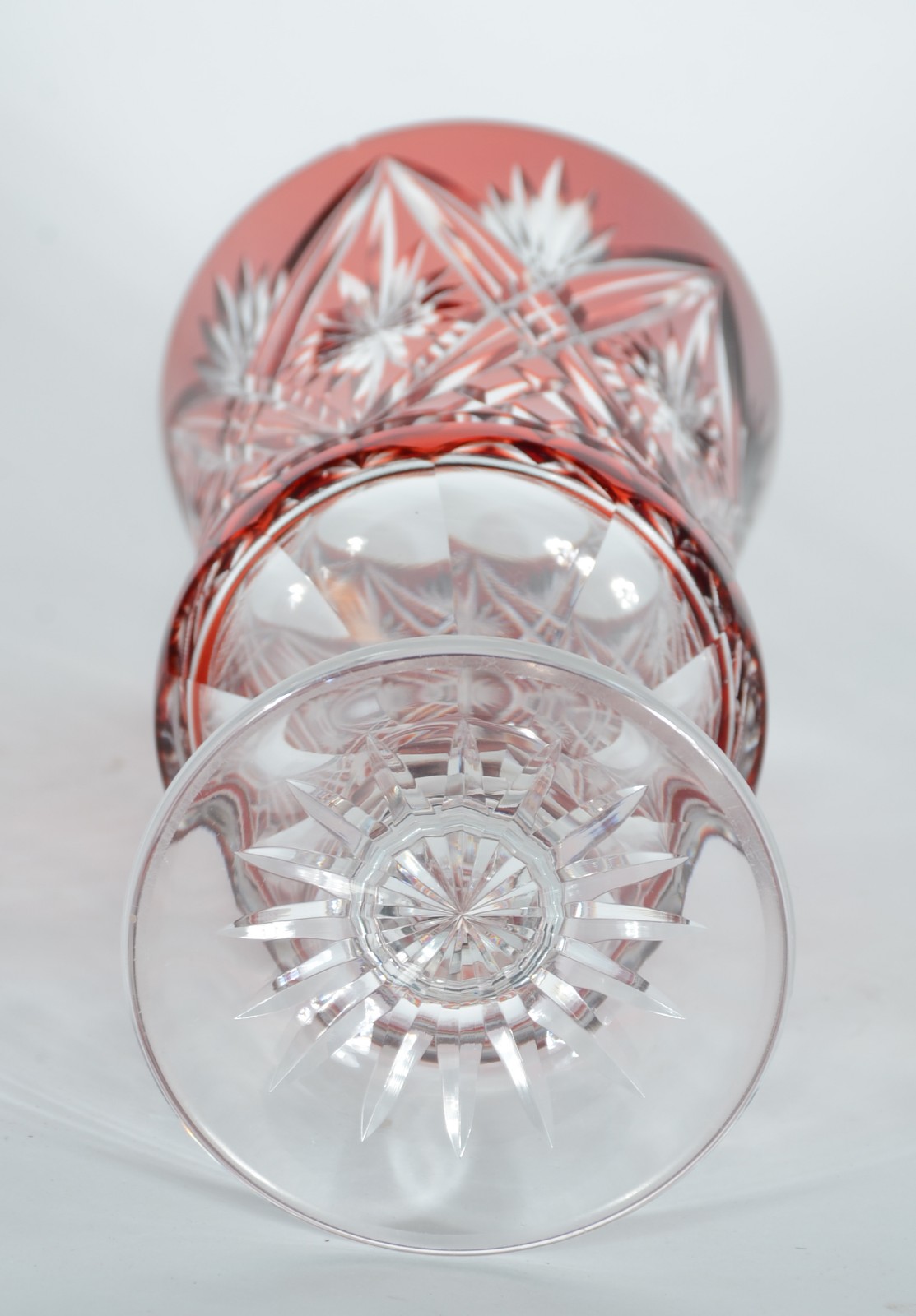 Bomboniere de cristal doublé rubi lapidado. Mínimo bicado na borda. - foto 4 de 4