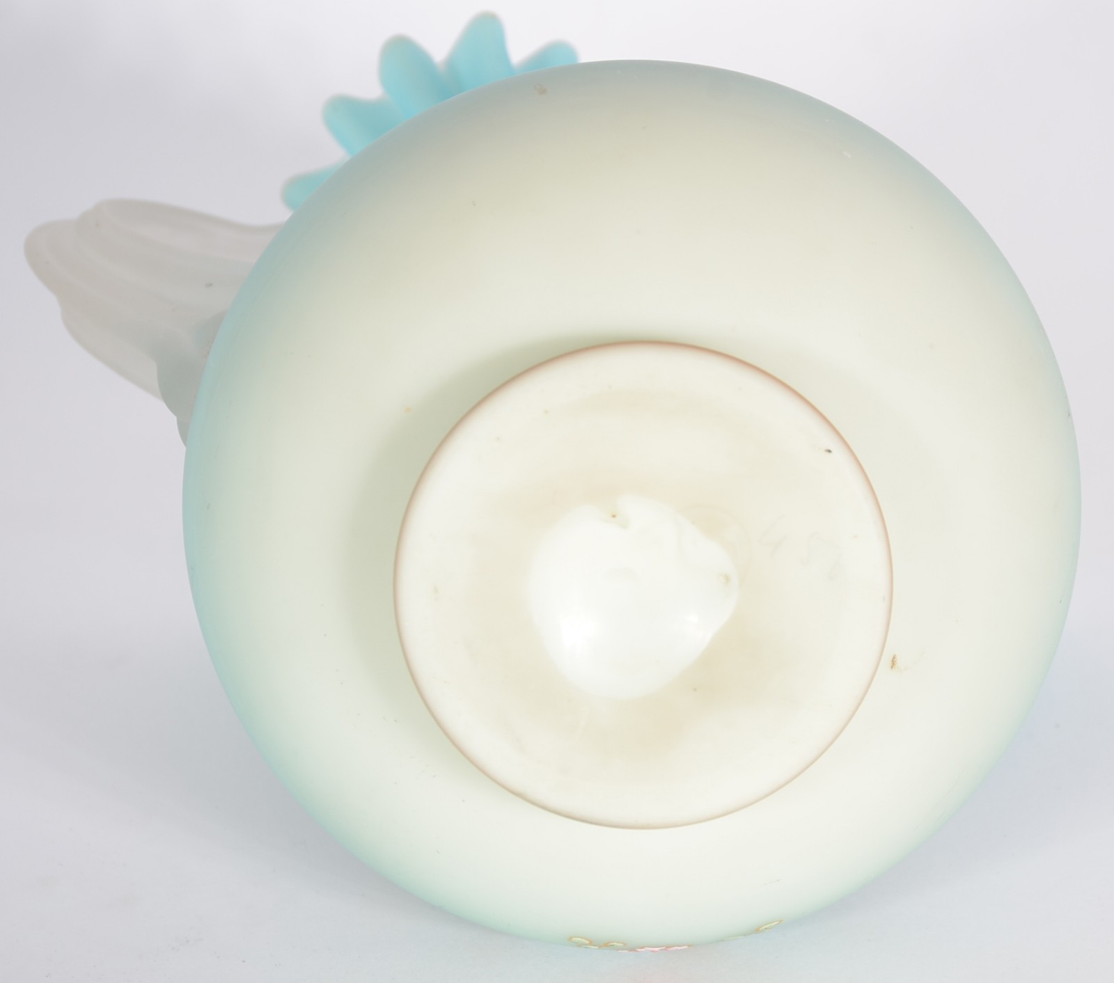 Jarra de opalina azul decorada com flores esmaltadas, borda feitio... - foto 4 de 4