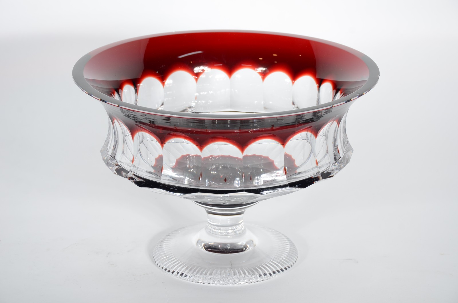Fruteira/centro de mesa de cristal facetado com borda na cor rubi... - foto 1 de 5