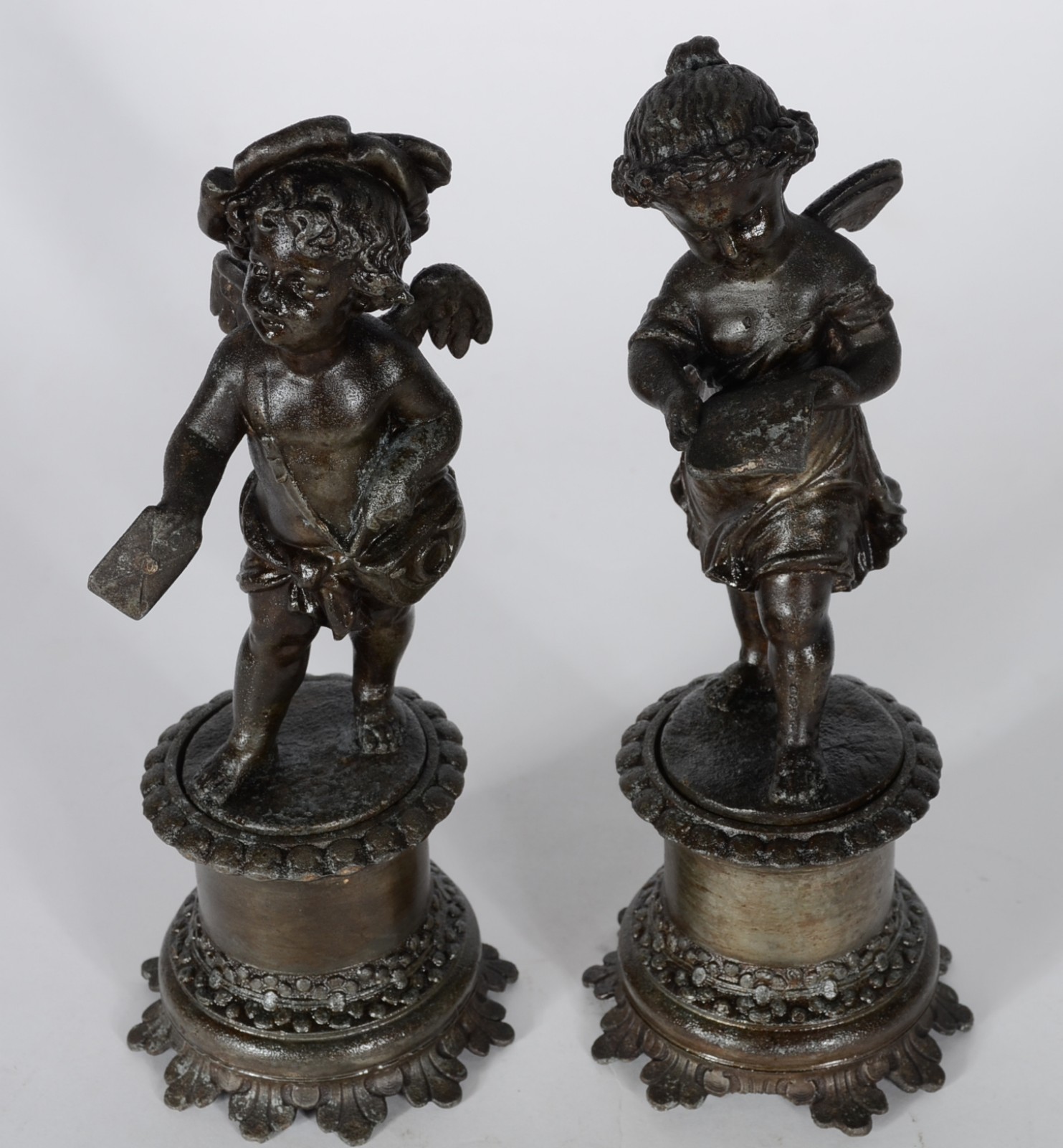 Par de antigas esculturas de petit bronze, representando casal de... - foto 3 de 7