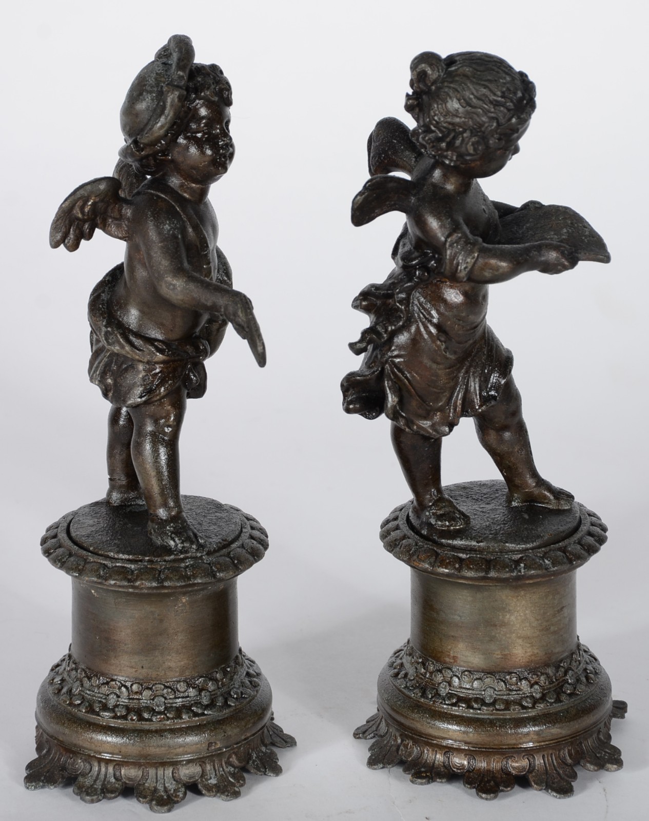 Par de antigas esculturas de petit bronze, representando casal de... - foto 4 de 7