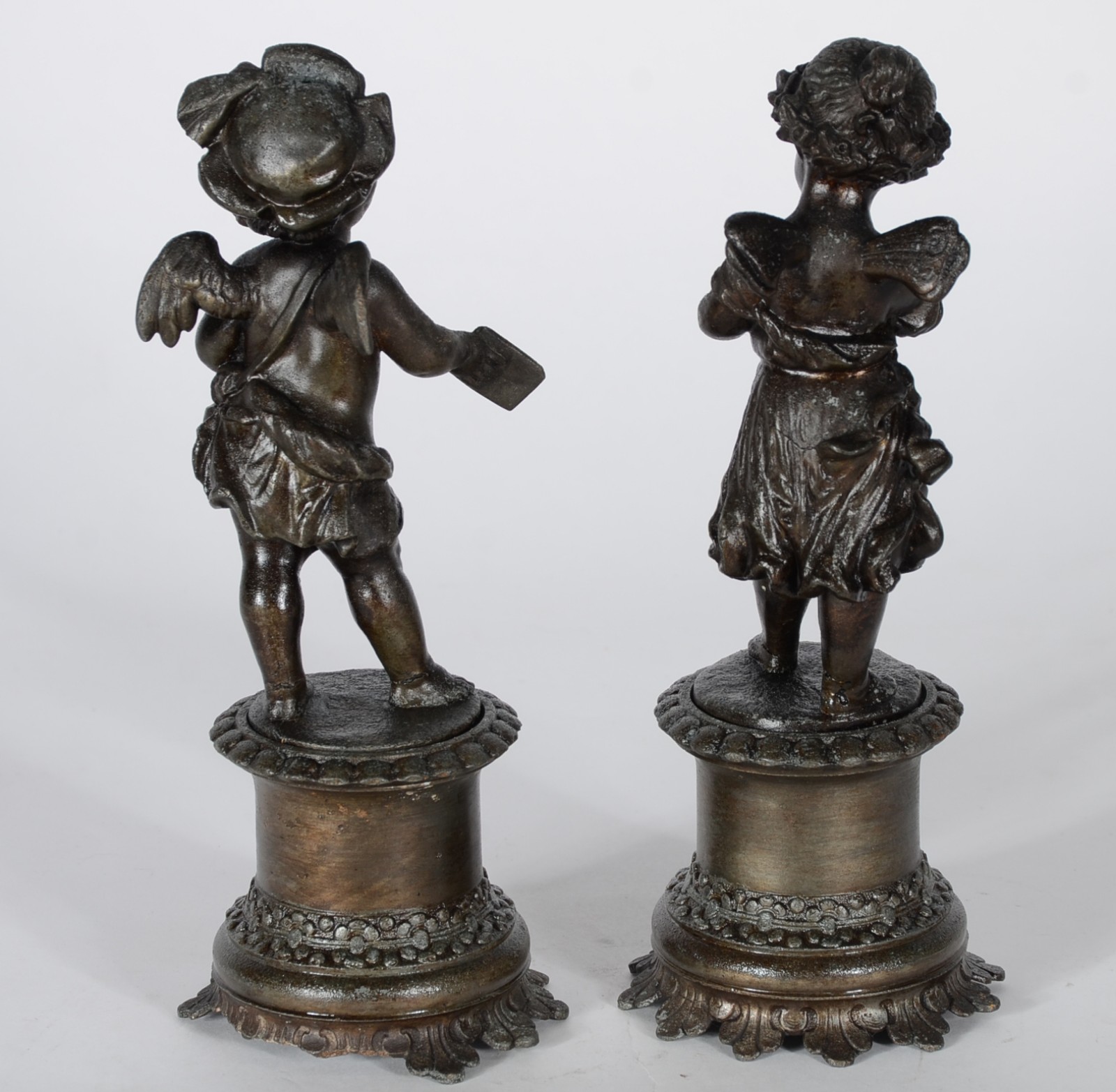 Par de antigas esculturas de petit bronze, representando casal de... - foto 5 de 7