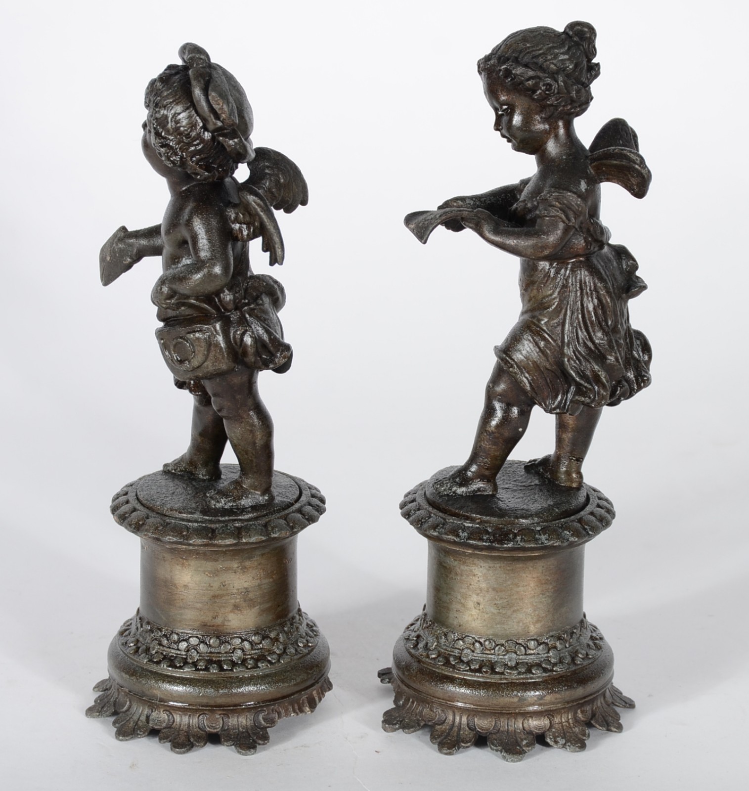 Par de antigas esculturas de petit bronze, representando casal de... - foto 6 de 7