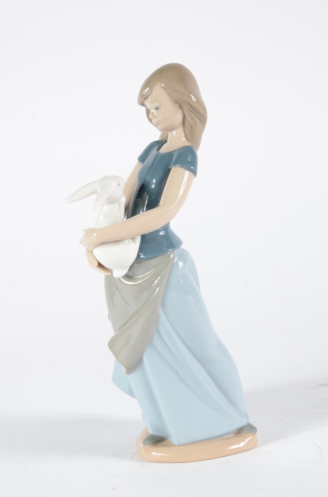 Escultura de porcelana espanhola NAO representando camponesa com... - foto 2 de 7