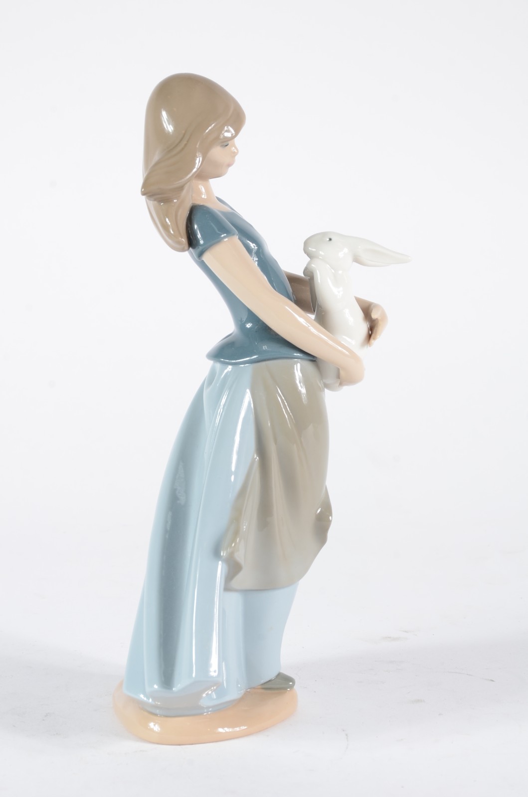 Escultura de porcelana espanhola NAO representando camponesa com... - foto 3 de 7