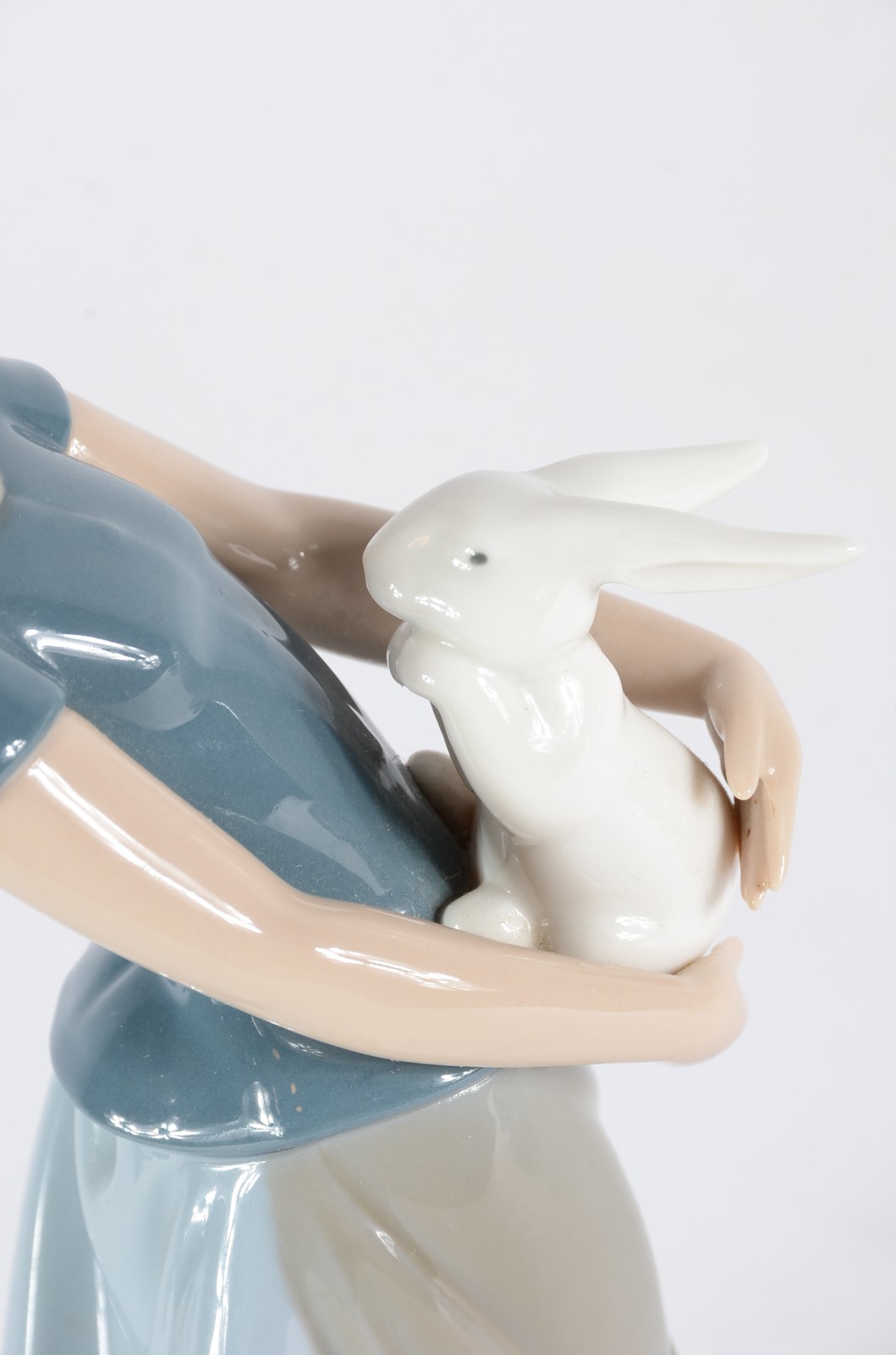 Escultura de porcelana espanhola NAO representando camponesa com... - foto 4 de 7