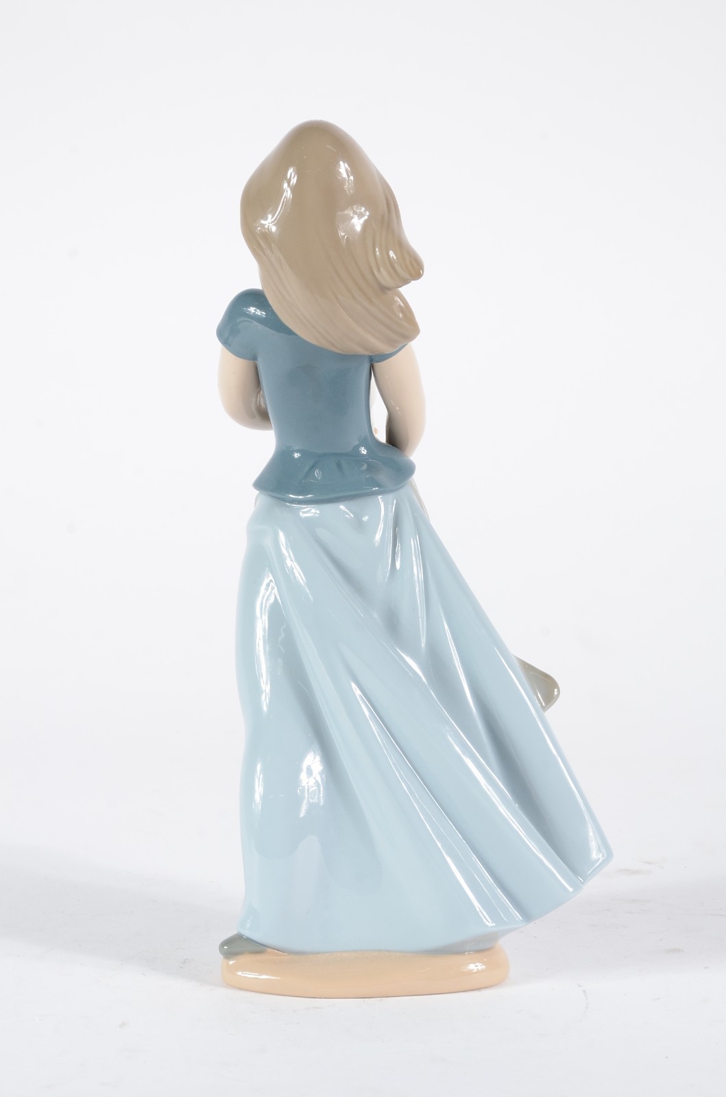 Escultura de porcelana espanhola NAO representando camponesa com... - foto 5 de 7