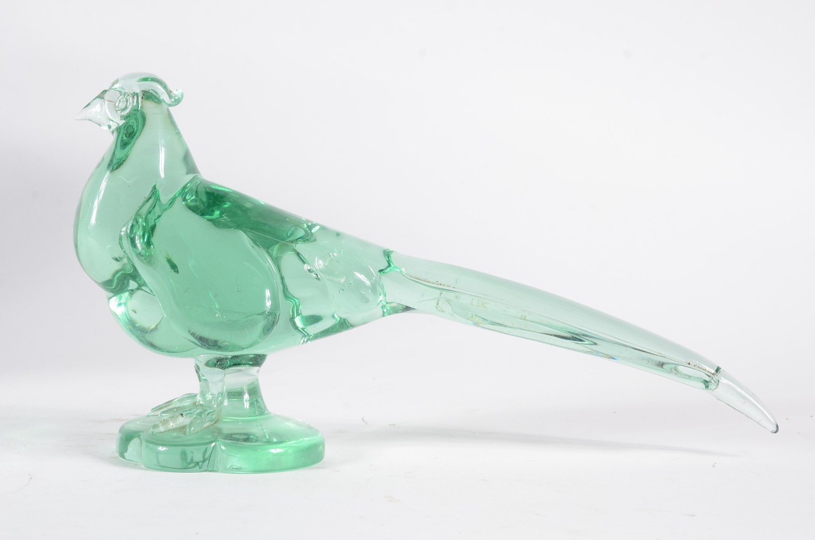 Duas peças, sendo um vaso de vidro decorativo e escultura de vidro... - foto 2 de 8