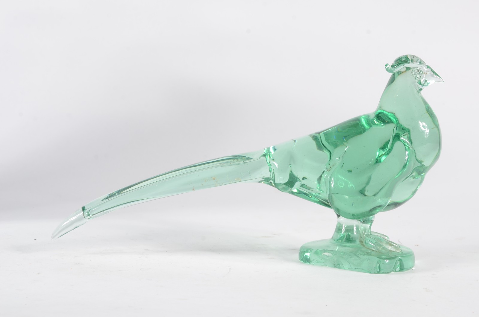 Duas peças, sendo um vaso de vidro decorativo e escultura de vidro... - foto 4 de 8