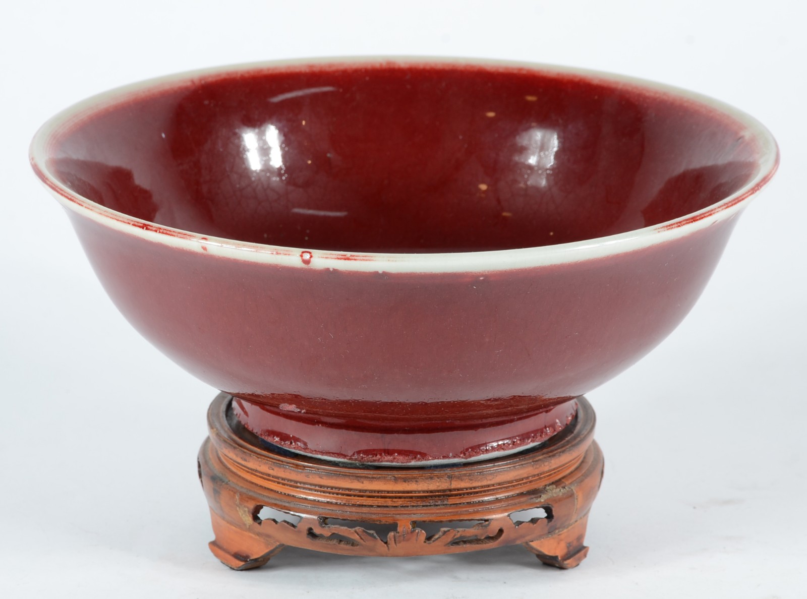 Bowl de porcelana chinesa "sangue de boi", base de madeira. - foto 1 de 5